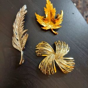 Vintage 3 piece set of broaches